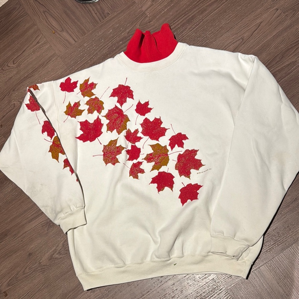 Vintage 1992 made in USA maple leaf seat-shirt